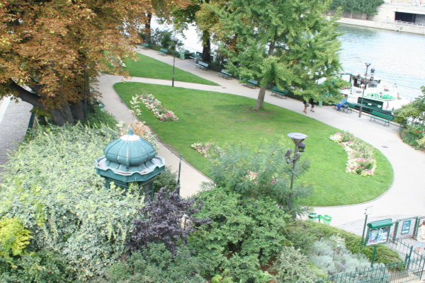 A small green gem at the tip of the Île‑de‑la‑Cité, blending medieval history with romantic views of Paris.