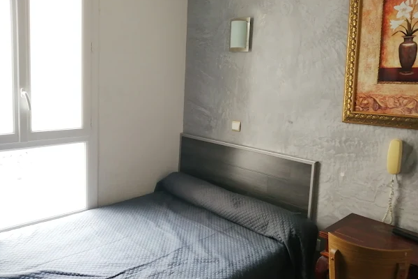 Hôtel de l’Aveyron – Cozy 1★ stay in Paris 12th