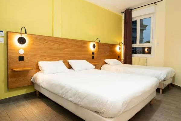 Hôtel de la Terrasse – Cozy Urban Retreat in North Paris