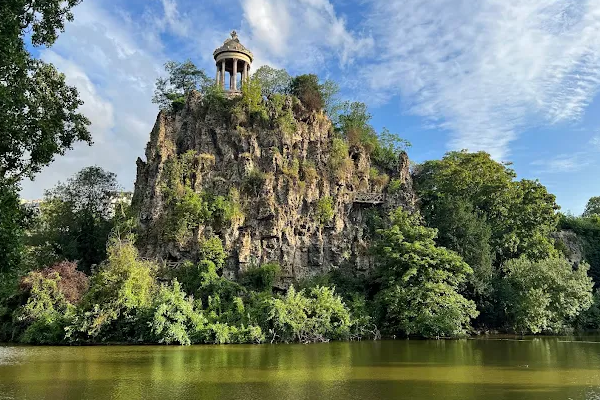 Parc des Buttes‑Chaumont – Paris’s lush cliffside oasis