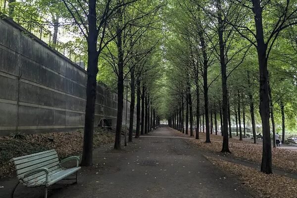 Parc de Bercy – Jardins, histoire et détente en bord de Seine