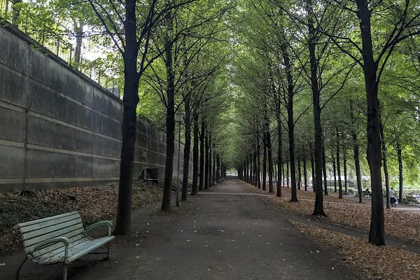 Parc de Bercy – Gardens, Heritage, and Riverside Relaxation