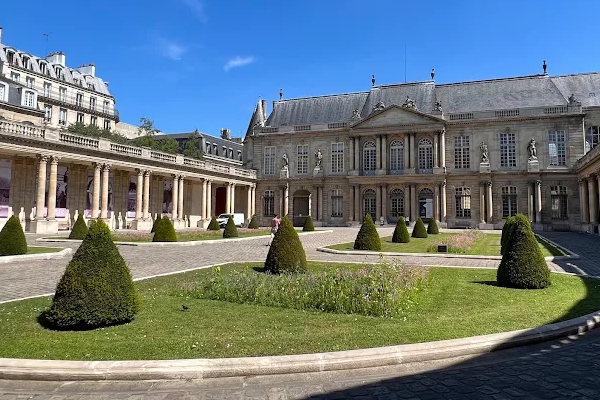 Gardens of the National Archives – A Hidden Gem in Le Marais