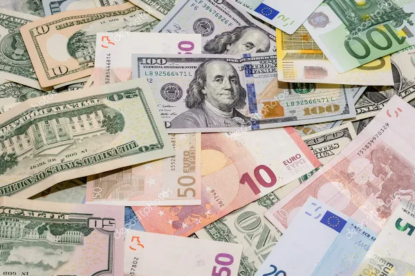 Change STS Currency Exchange – Saint‑Michel Square, Paris