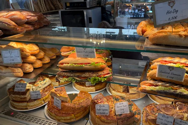 Au Petit Versailles du Marais Pastry & Tea Room